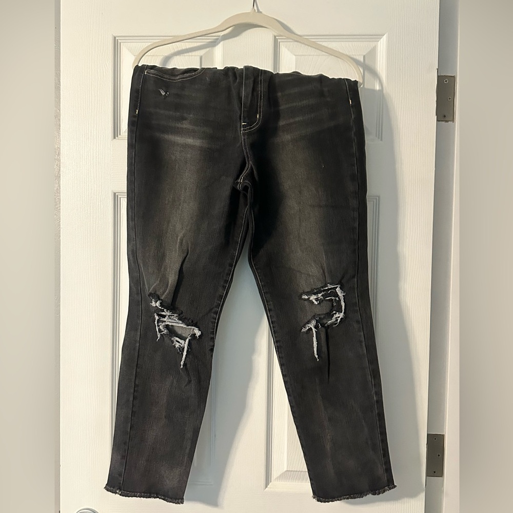 American Eagle Outfitters. Hi-Rise Jegging Crop. Black.